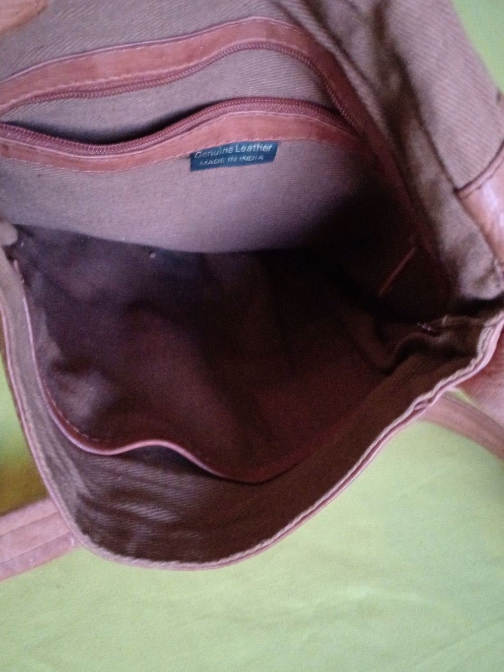 Kenneth Cole Women's Leather Crossbody Bag in Light Tan - Picture 4 of 7